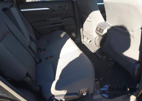 2018 Toyota Highlander Le z USA, uszkodzony, nr VIN 5TDBZRFH4JS820760